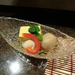 舞桜 - お通し：玉子豆腐・海老・里芋の煮物