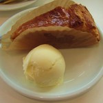 山田サービスエリア(下り線)レストラン　グリーンキッチン - 『林檎と葡萄の樹』の「アップルパイ」です。
