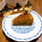 カズノリ イケダ アンディヴィデュエル - ガレット•デ•ロア    8ピースに切り分けました♡