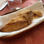 キノシタ - バケットも香ばしくて美味しいです