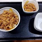 吉野家 - 料理写真:牛丼小盛・肉だく（牛小鉢）・玉子（2025.11）