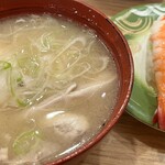 回転寿し トリトン - あら汁とエビ