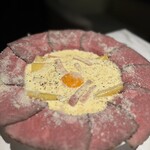 アークラウンジ 新宿西口駅前店 - 一枚麺の肉ボナーラ