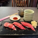 すしざんまい - 本まぐろ三貫にぎり　1298円