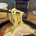 イレブンフーズ源流 - もっちりつるつるした丸山製麺製の中太ウェーブ麺