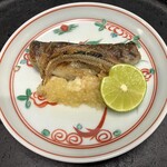 日本料理 滴水 - 熊野ゴギ塩焼き庄原産林檎おろし和え