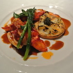 ラ・トルテュ - オマール海老のロティ　ユリ根のガレットとキャビア　黄ワインのソース