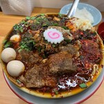 らーめん護什番 - 旨辛痺麺 辛口 1,250円、まさお60円、ほうれん草増し 130円（いずれも税込）