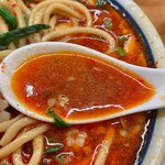 らーめん護什番 - 旨辛痺麺 辛口　スープ　色の割には痺辛度はそれ程でもありません