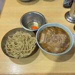 ラーメン二郎 - つけ麺（麺少なめ）、生たまご、野菜少なめ、アブラ