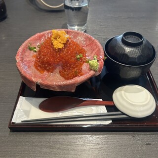 吉祥寺 肉ドレス海鮮丼_0