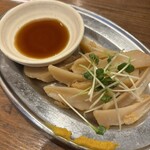 新時代 - 軟骨刺身！こちらも低温調理だと思うが、この量とクオリティで、280円（税抜）は驚き！独特の歯応えに加えて、カラシと特製ダレがマッチし過ぎ。