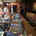 Araizushi Souhonten - 清潔感ある店内！