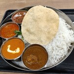 市役所大食堂 - ４種のカレープレート　ジャスミンライス特盛４００グラム