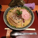 二代目めん屋 秋もと - 980円　色合いもいです