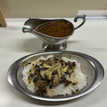 かれーの店 うどん  - オイスターゴッドバジル、ご飯大盛り