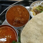 市役所大食堂 - ポークビンダルーカレー　　このカレーは美味しいんだけど汗が止まらなかったです