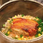 ツマンデ呑める みやこパーラー ハイサイ! - ラフテー炊き込みご飯最高