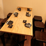 駅前漁港 - テーブル席