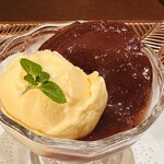 トラットリア・ラ・カパンナ - 洋梨の赤ワイン煮 フルタコッタ バニラ添え