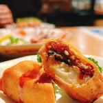 蕎麦居酒屋 彩海 - うなぎと島バナナの春巻き。ガリっとした皮でタイ料理を思わせる面白い味