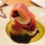 蕎麦居酒屋 彩海 - いちじく、生ハム、モッツァレラ白和え