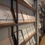 焼肉 PANCHAN - サインがずらり