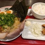 魁力屋 - 唐揚げ定食（好きなラーメンに＋319円）