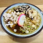 ドライブイン川原 - かしわそばにサービスの割れ天ぷらに椎茸