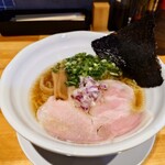 青い蜂 - 料理写真:醤油ラーメン