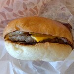 ゼッテリア - 料理写真:4種のチーズバーガー　単品　440円