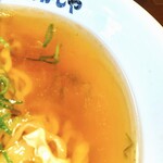 鮨とラーメン うおがしや - 透明感ある醤油スープ