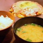 Okonomiyaki Famiri Izakaya Guu Yoshitaekimaeten - 平日（月～金）11:00～14:30にお好み焼き・焼きそば注文するとライス、味噌汁、ソフトドリンク１杯orソフトドリンクサービス♪