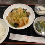 토셰 카이힌마쿠하리점 - 日替わり定食