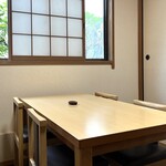 日生割烹 上内 - テーブル席