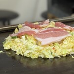 お好み焼き ふじや - ※ 他の方の「(混ぜ焼き)ミックス」
        キャベツのゴツゴツしたフォルムがステキ