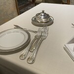 メインダイニングルーム 三笠 - 多分年代物の銀食器