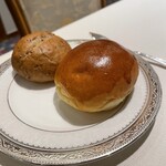 メインダイニングルーム 三笠 - この日のパン(これがまた美味しい焼き立て)