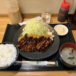 ゆうたく - みそろーすカツ定食(@ライス 大盛 @キャベツ 普通) と 特注サービスマヨネーズ