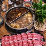 滿堂紅頂級麻辣鴛鴦火鍋 - 