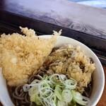 二葉 - かけそば+キス天+ごぼう天「大盛」 (380円+160円+120円)大盛無料
                                