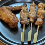 鶏太郎 - 料理写真:国産鶏肉せせり串 塩、国産鶏肉もも串 タレ、国産鶏肉ピリ辛手羽