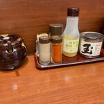 つけめん 玉 - 魚粉・胡椒・一味・柑橘酢・にんにく