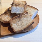 だしージョ dining＆bar nico - 全粒粉のパンのバケット。だしージョのスープを吸わせて食べたら絶品です。