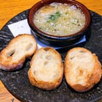 Seafood bar Ermitage - しらすのアヒージョ