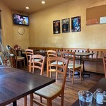 喫茶・軽食 ブルー - 店内　※喫煙可能