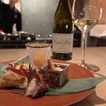 茶龍 - ・イベリコ豚 西京味噌叉焼
                                ・野沢菜 焼き餃子
                                ・季節野菜 甘酢漬け
                                ・くらげ 冷製
                                ・大山鶏 よだれどり