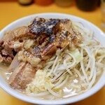 ラーメンエース - ラーメン ニンニク少し、焦がしアブラ