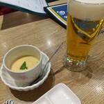 湘南 魚つる - お通し（茶碗蒸し）と生ビール