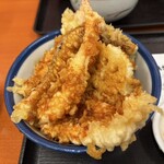 天丼てんや - オールスターの内容は海老天、いか天、とり天、なす天、舞茸天、れんこん天の6種